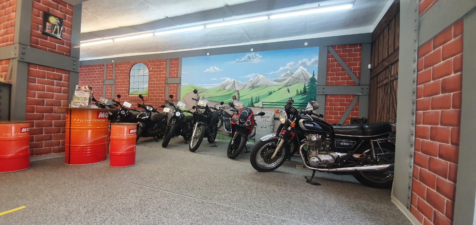 Motorradhalle Showroom